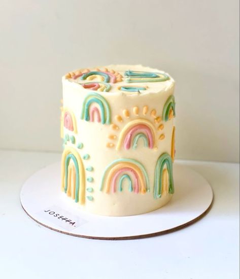 Simple Rainbow Cake Birthday, Rainbow Mini Cake, Rainbow Birthday Cake Girls Kids, Rainbow Bento Cake, Simple Cute Cake Designs, Simple Pastel Cake, Rainbow Decorated Cake, Cute Simple Birthday Cakes, Simple 1st Birthday Cake