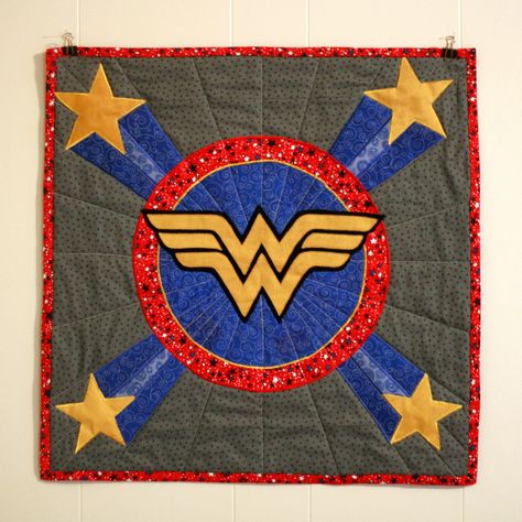 photo Wonder Woman Quilt, Ww Logo, Superhero Quilt, Wonder Woman Party, Justice League Wonder Woman, Star Stencil, A Compass, Machine Applique, Hand Applique