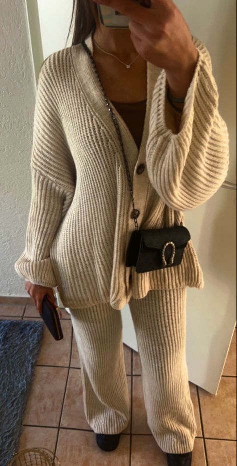 Zara Style, Mode Zara, Cute Modest Outfits, Modest Summer Outfits, Winter Fashion Outfits Casual, Cold Outfits, Style 2023, Cute Lazy Outfits, Zara Fashion