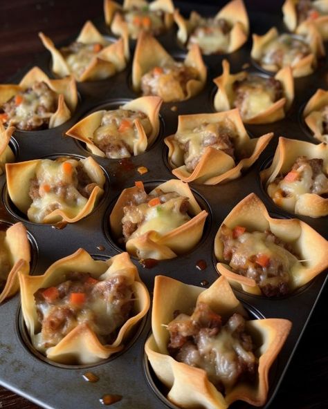 I swear I'm in appetizer heaven! These wonton bites went so fast at the last potluck. Need to double the recipe next time! Wonton Bites, Wonton Appetizers, Finger Sandwich, Cheese Wontons, Showers Ideas, Wonton Recipes, Layer Dip, Best Appetizer Recipes, Appetizers Easy Finger Food