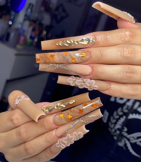 C Nails Acrylic, Extra Fall Nails, Fall Nails Bling, Best Fall Acrylic Nails, Long Fall Acrylic Nails, Girly Fall Nails, Fall Bling Nails, Nude Bling Nails, Fall Long Nails