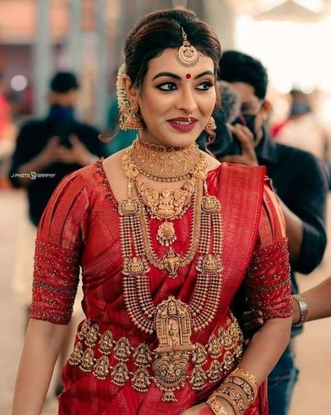 Durga Krishna Actress, Contrast Blouse Designs, Ram 2022, Plain Sarees, Kerala Saree Blouse Designs, 25 October, Boat Neck Blouse Design, Kerala Bride, Bridal Sarees South Indian