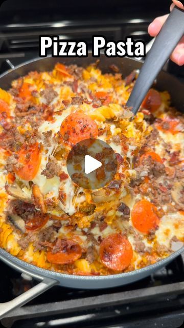 Supreme Pizza Pasta Bake, Halloween Pasta Dishes, Lazy Food Recipes, Supreme Pizza Pasta, Pizza For Kids, Easy Pizza Recipes, Pizza Dishes, Pizza Pasta Casserole, Pizza Pasta Recipe