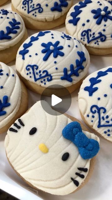 Gloria Ruiz on Instagram: "💙 Talavera & Hello Kitty Conchas 💙

#conchas #veganconchas #pandulce #talavera #art #hellokitty #hk #foodart #foodie #foodblogger #homemade #bread #baking #mexico #texas #sandiego #inglewood #losangeles" Cute Conchas Bread, Conchas Bread, Talavera Art, Boys Christmas, Homemade Bread, Bread Baking, Food Art, Food Blogger, Hello Kitty