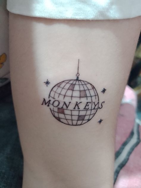 Arctic monkeys there better be a mirrorball tattoo Arctic Monkeys Art Drawing, Cornerstone Tattoo Arctic Monkeys, Mirrorball Tattoo Arctic Monkeys, Artic Monkeys Tatoos, Artic Monkey Tattoos, The Strokes Tattoo Ideas, Alex Turner Tattoo, Monkeys Tattoo Ideas, Arctic Monkeys Drawing