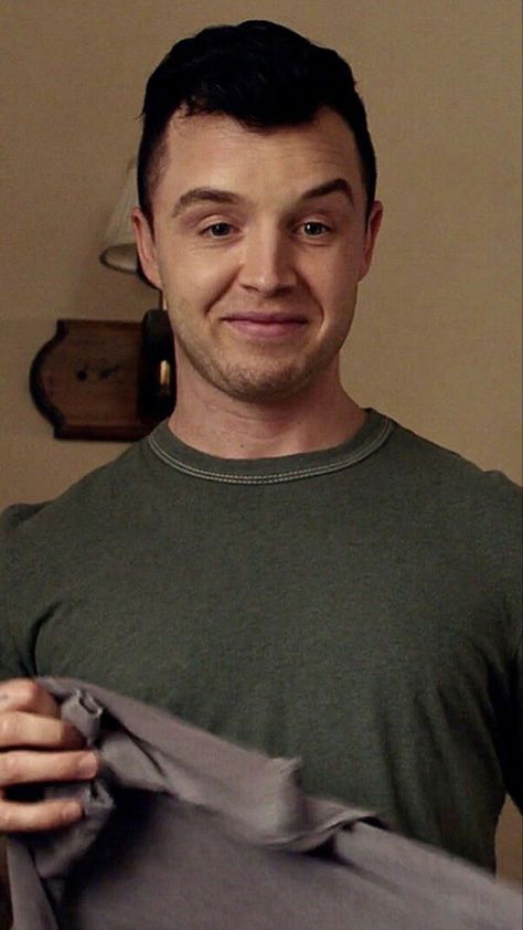 Noel Fisher Twilight, Shameless Actors, Shameless Tv Series, Shameless Show, Mickey Milkovich, Shameless Mickey And Ian, Shameless Scenes, Shameless Characters, Ian Shameless