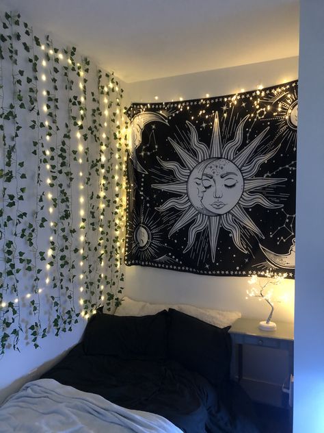 Moon And Sun Bedroom Ideas, Bedroom With Tapestry, Spiritual Bedroom Aesthetic, Dark Academic, Pinterest Room, Chill Room, Pinterest Room Decor, Room Deco, Cute Bedroom Decor