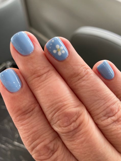 Blue nails with white flower Blue Nails With Flowers Design, Baby Blue Nails With Flowers, Blue With White Flower Nails, Blue Nail With Flower Design, White Nails Blue Flowers, Blue Nails With White Flowers, Light Blue Nails Flower, Baby Blue Nails Short, Blue Nails Short With Flowers