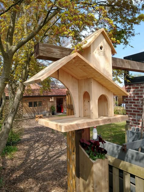 Cute Bird Houses, Bird House Plans Free, Wood Bird Feeder, Wooden Bird Feeders, Bird Houses Ideas, Birdhouses Bird Feeders, Homemade Bird Houses, Bird Houses Ideas Diy, Bird House Feeder