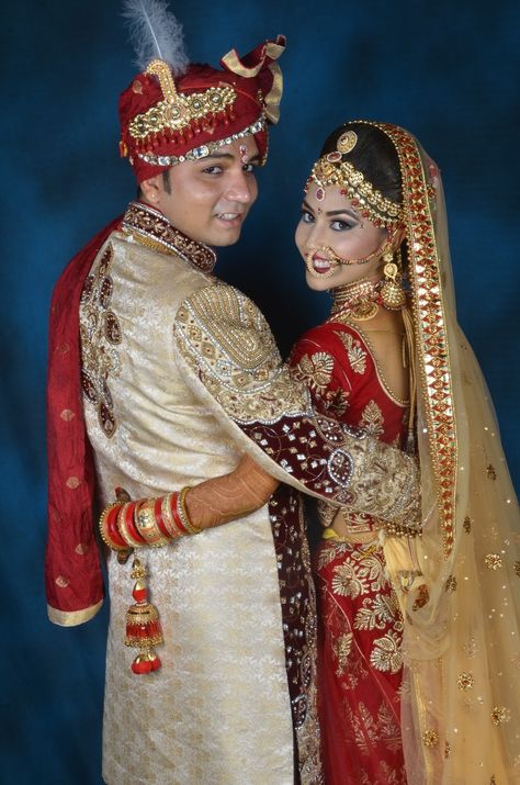 Dulhan Dulha Pose Wedding Photos, Couple Dulha Dulhan, Dulha Closeup Pose, Wedding Cupal Poses, Shadi Poses For Couple, Indian Wedding Cupal Pose, Capal Photo Poses, Wedding Closeup Photo, Caples Photo Wedding Indian