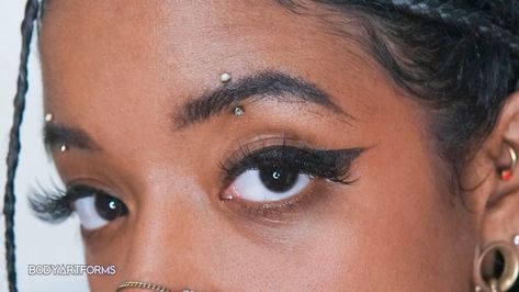 Dive deep into the world of eyebrow piercings. From its punk roots to healing tips, uncover all you need to know. Eyebrow Piercing Both Sides, Eyebrow Piercing Horizontal, Horizontal Eyebrow Piercing, Eyebrow Piercings, Ear Piercings Conch, Teardrop Plugs, Healing Tips, Circular Barbell, Facial Piercings