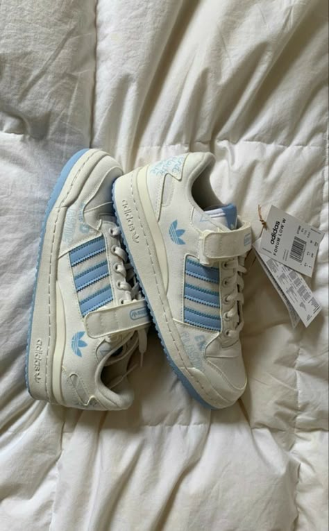 Forum Low, Dr Shoes, Trendy Shoes Sneakers, Pretty Shoes Sneakers, Shoe Wishlist, Fresh Shoes, Cute Sneakers, Hype Shoes, Aesthetic Shoes