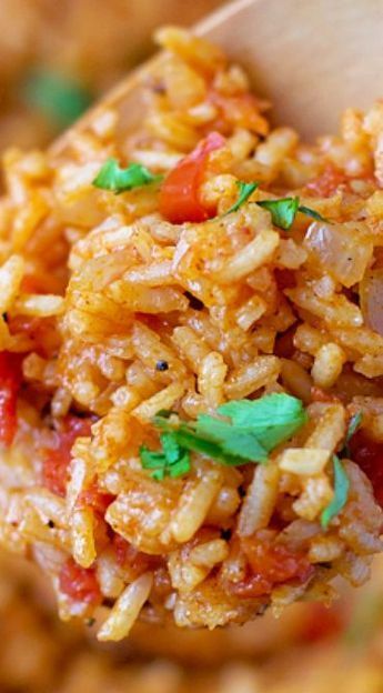 Spanish Rice With Bacon, Flavoured Rice Recipes, Poor Meals, Flavoured Rice, Spanish Rice Recipe, Resep Pasta, Cauli Rice, Hot Spices, Rice Side Dishes