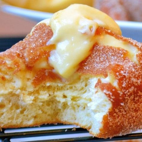 Sufganiyot Recipe Easy, Sufganiyot Recipe, Italian Fried Dough, Vanilla Custard Recipe, Sugar Cookie Cakes, Strawberry Jelly, Fried Dough, Vanilla Custard, Easiest Apples