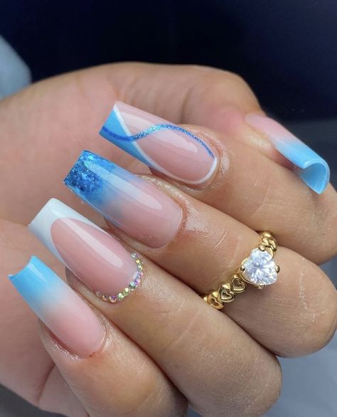 Uñas Baby Blue, Random Nails, Light Blue Nails, Baby Blue Nails, Mirror Nails, Heart Nail Art, Blue Nail Designs, Beautiful Nail Designs, Prom Nails