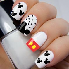 Mickey Mouse Gel Nails, Disney Character Nails Easy, Mickey Mouse Nails Acrylic, Mickey Mouse Nails Design, Minnie Nail Art, Disney Nails Design, Mickey Nail Art, Nail Art Mickey Mouse, Minnie Mouse Nail Art