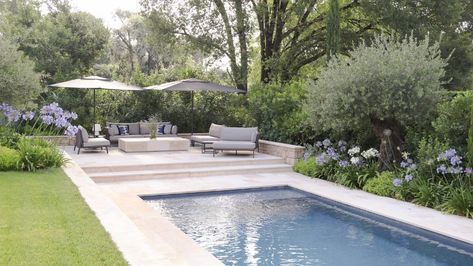 Redo Backyard, Contemporary Gardens, Pool Inspiration, Swimming Pool Landscaping, Pool Landscape Design, Patio Pool, Backyard Pool Landscaping, Backyard Pool Designs, Swimming Pools Backyard