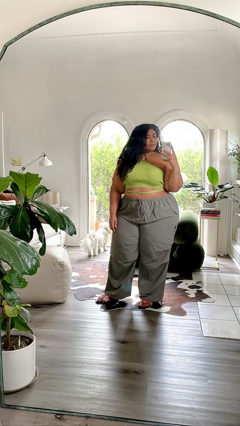 Plus Size Fashion For Women With Belly, Plus Size Workouts, Apron Belly Outfits, Jamaica Summer, College Wardrobe, Job Clothes, Plus Size Baddie Outfits, Curvy Fashionista, Earthy Outfits