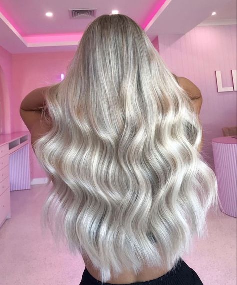 Pearl Blonde Hair, Barbie Blonde Hair, Heavy Blonde Highlights, Cream Blonde Hair, Hair Formulas, 2022 Hairstyles, Blonde Hair With Roots, Ice Blonde Hair, Pearl Blonde