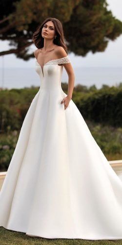 Simple Wedding Dresses For Elegant Brides ★  simple wedding dresses a line strapless sweetheart neckline off the shoulder pronovias Pronovias Wedding Dress, Wedding Dress Fabrics, White Wedding Dress, Elegant Bride, Wedding Dresses Strapless, Linnet, Best Wedding Dresses, Elegant Wedding Dress, Wedding Dress Ideas