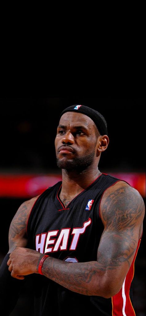 Miami Lebron, Lebron James Miami, Iphone Wallpaper Rock, Lebron James Miami Heat, Lebron James Wallpapers, King Lebron James, Basketball Background, 2010s Aesthetic, King Lebron