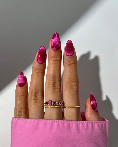 transitioning from summer to autumn with pinky auras and abstract nail art 🌺🍇🎀🌸 • pink ring from @carrie_elizabeth_jewellery • other rings from @monicavinader #nails #nailinspo #nailart #naildesign #autumnnails #fallnails #winternails #auranails Nail Art Pink, Nailinspo Nailart, Summer To Autumn, Abstract Nail, Elizabeth Jewelry, Abstract Nail Art, To Autumn, Elegant Nails, Art Pink