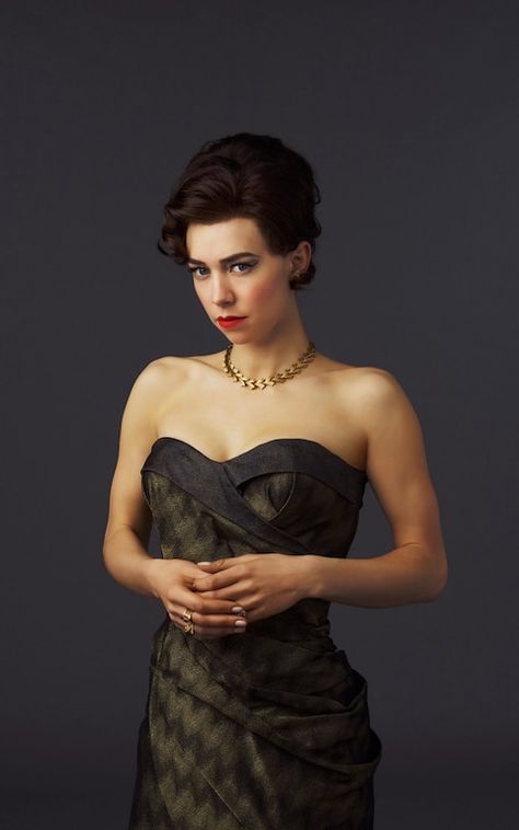 Black Haired Actresses, Mauraders Fancast, Vanessa Kirby The Crown, Fashionable Characters, Crown Tv, Princesa Margaret, Crown Fashion, Crown Netflix, The Crown Series