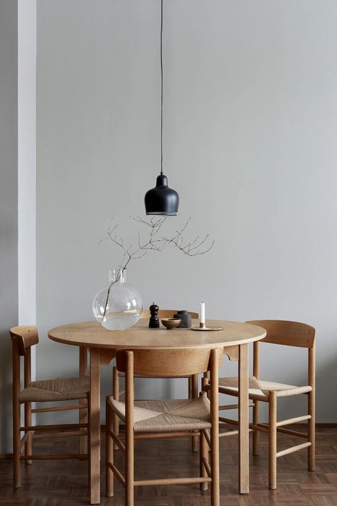 Greige Walls, Japandi Decor, Minimalist Dining Room, Contemporary Scandinavian, Dining Inspiration, Scandinavian Dining, Japandi Interior, Stylish Apartment, Style Deco