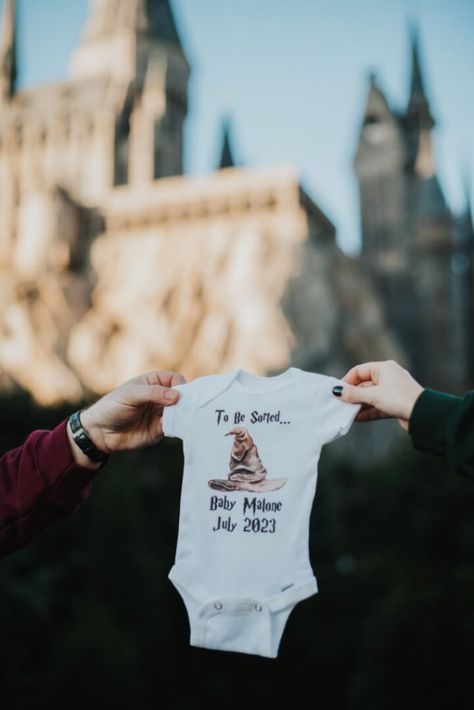 Harry Potter Pregnancy Announcement Photography Session Lotr Pregnancy Announcement, Harry Potter Baby Announcement, Harry Potter Pregnancy Announcement, Halloween Baby Announcement, Pregnancy Announcement Photography, Announcement Photoshoot, Baby Announcement To Husband, Pregnancy Announcement Photoshoot, Cute Pregnancy Announcement