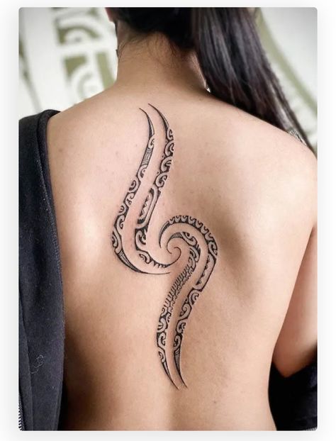 Jellyfish Spine Tattoo, Spine Tattoos Ideas, Tattoos Jellyfish, Tattoos Moth, Tattooed Celebrities, Tattoos Octopus, Dolphin Tattoos, Moth Tattoos, Back Tattoo Women Spine