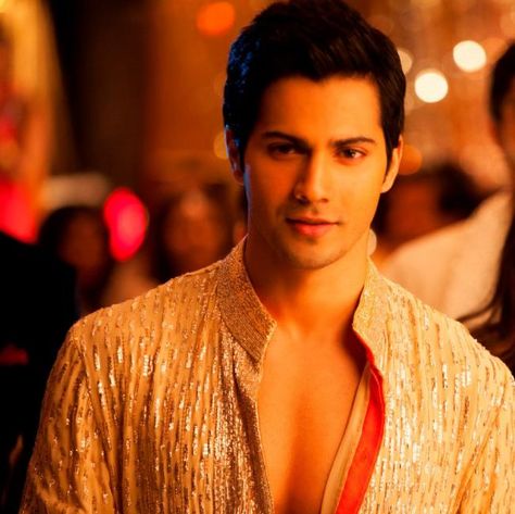 Varun Dhawan as Kishan in Tiger's Curse. This looks like scene from the past before the curse. Maybe gazing at Yesubai from afar... Varun Dhawan Student Of The Year, Hira Khan, Varun Dhawan Wallpaper, Tigers Curse, Alia Bhatt Varun Dhawan, Indian Male Model, Alia And Varun, Student Of The Year, Indian Star