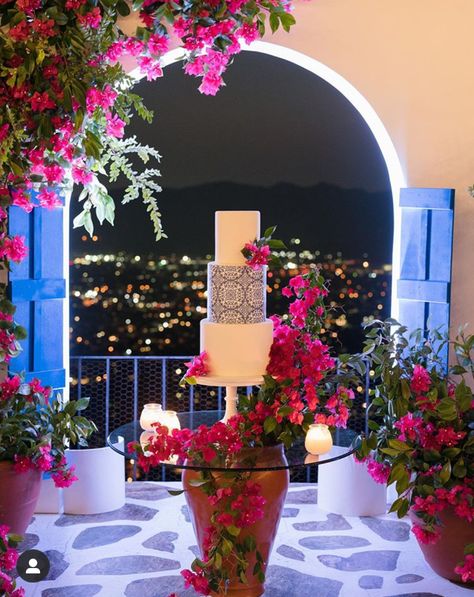 Santorini Theme Wedding Decor, Santorini Greece Decor, Greece Party Decorations, Santorini Themed Wedding, Mama Mia Wedding Theme, Mamamia Wedding, Greece Birthday Party Ideas, Greece Themed Party Decoration, Santorini Themed Party