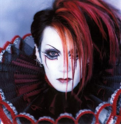 Közi Malice Mizer #malice #mizer #kozi #japan #music #gothic Shaved Hair Designs, Malice Mizer, Kei Visual, Dir En Grey, Victorian Goth, Creepy Clown, Japanese Rock, Goth Makeup, Hair Shows