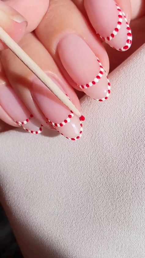 Peppermint Nail Art, Nail Ideas December, Holiday Christmas Nails, Peppermint Nails, Easy Toe Nail Art, Toe Nail Art Designs, Nail Art Designs For Beginners, Simple Toe Nails, Winter Nail Ideas