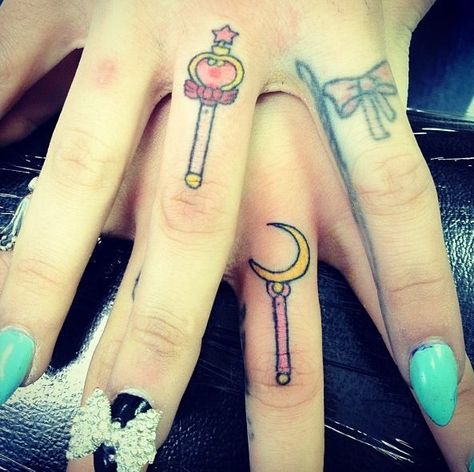 Sailor Moon Finger Tattoos. Moon Finger Tattoo, Tattoo Moon, Sailor Moon Tattoo, Moon Tattoos, Finger Tattoo For Women, Finger Tattoo, Girly Tattoos, Sister Tattoos, Trendy Tattoos