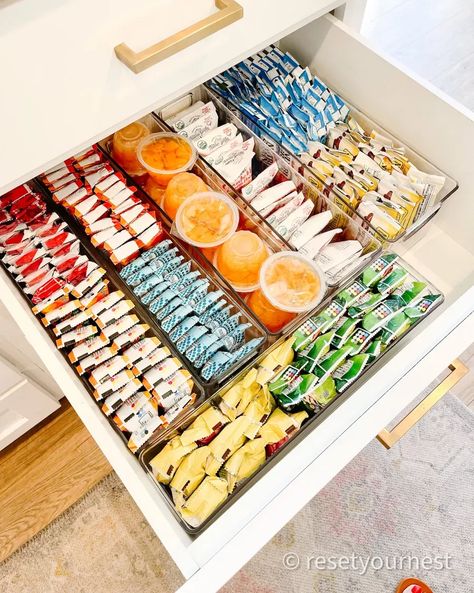 Work Desk Snack Drawer, Office Snack Drawer Ideas, Work Snack Drawer Ideas, Office Snack Organization, Healthy Office Snacks Desks, Home Office Snack Station, Work Snacks Office Drawer, Desk Snacks Drawer, Work Snack Drawer