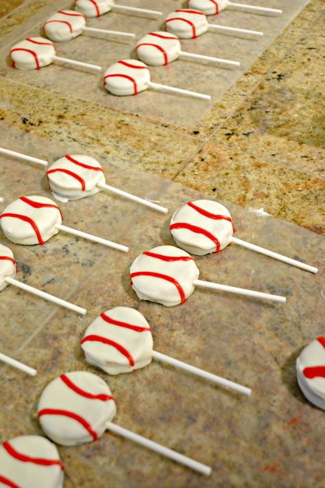 Red Sox Birthday Party, Red Sox Party, Baseball Cake Pops, Baseball Snacks, Baseball Gender Reveal, Oreo Cake Pops, Oreo Cookie Pops, Softball Ideas, Baseball Theme Birthday