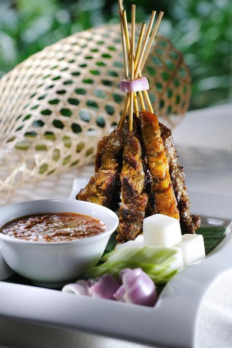 Satay Skewers, Lunch Photos, Sate Ayam, Gourmet Food Plating, Malaysian Cuisine, Chicken Plating, Catering Ideas Food, Chicken Satay, Malaysian Food