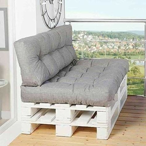 Pallet Bed Frame Diy, Balcon Mic, Palette Furniture, Diy Pallet Couch, Sofa Design Wood, Pallet Patio Furniture, Pallet Couch, Pallet Decor, Goth Home Decor