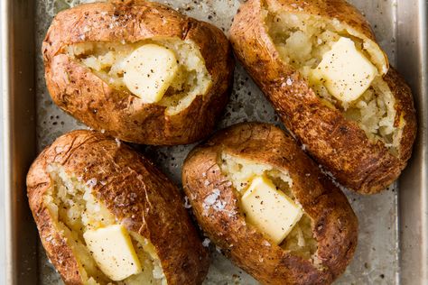 Delish Leftover Baked Potatoes, Jacket Potatoes, Best Baked Potato, Perfect Baked Potato, Easy Potato Recipes, Jacket Potato, Baked Potato Recipes, Potato Sides, Twice Baked Potatoes