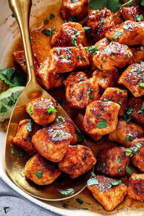 Chicken Peppers And Onions, Bbq Chicken Bites, Chipotle Lime Chicken, Honey Chipotle Chicken, Chicken Bites Recipes, Pork Bites, Chicken Tray Bake, Sweet Chili Chicken, Chili Lime Chicken