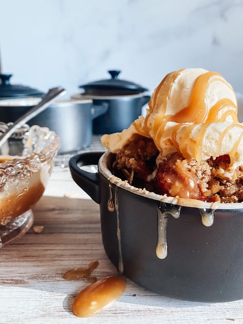 Mini Cocotte Recipe, Ramekin Recipe, Cocotte Recipe, Le Creuset Recipes, Caramel Apple Crisp, Dutch Oven Recipes, Salted Caramel Sauce, Pastry Blender, Fallen Leaves