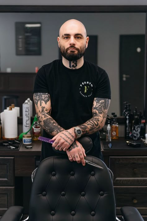 Barber tattoo photo traditional beard Barbershop Barber Profile Picture, Barber Headshots, Barber Photoshoot Ideas, Barber Portrait, Barber Photoshoot, Barber Photo, Barber Pictures, Barber Shop Pictures, Barber Photography