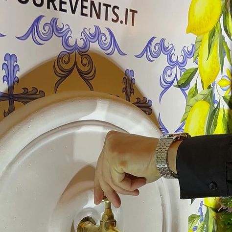 𝐏𝐨𝐮𝐫 𝐄𝐯𝐞𝐧𝐭𝐬 𝐁𝐚𝐫 𝐂𝐚𝐭𝐞𝐫𝐢𝐧𝐠 on Instagram: "🆕🍋CAPRI Limoncello Spritz Fountain. La fontana della dolcezza e della freschezza, da dove esce lo spritz al Limoncello di Capri. Un corner unico e originale per ogni evento.
_____________________________________________ 
Pour Events Professional Bartending Services
Visit Our Website 🖥 www.pourevents.it ✉️ info@pourevents.it 📱 +39 389 166 4333 ☎️ +39 06 69 331 799 _____________________________________________
#cocktails #baroro #drinks #drinkitaly #weddinginitay #eventimilano  #weddinglake  #love #freedrinks #groom #bride #openbar #quality #eventi #caterer #photoshoot #italy #rome #barcounter #eventi #catering #florence #tuscanybar #weddinginrome #mirrorbar #pourevents #weddingbar #luxuryevents #fyp" Lemonade Stand, Wedding Bar, Lemonade, Capri, Lemon, Party Themes, Bar