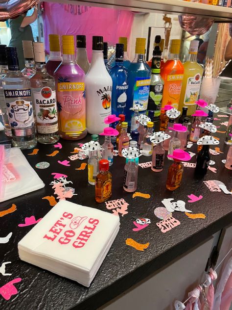 Bachelorette Decor Hen Party Last Rodeo, Hilarious Bachelorette Ideas, Last Rodeo Decor, Last Rodeo Bachelorette Party Games, Western Batchloret Party, Cow Girl Bachelorette Party Ideas, Rodeo Hen Do, Last Rodeo Bridal Shower Ideas, Bachelorette Party Ideas Western