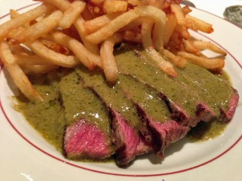 steak @ Le Relais de Venise L'Entrecote by The Amateur Gourmet, via Flickr French Steak, Steak Sauce Recipes, Marco Pierre White, Steak Dishes, Steak Frites, French Dishes, Pub Food, Steak Sauce, French Cooking