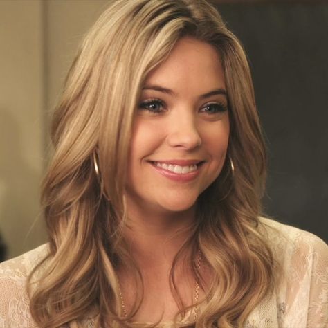 hanna marin | hanna marin outfits | hanna marin aesthetic | hanna marin style | hanna marin hair | hanna marin icons | hanna marin make up | hanna marin season 1 | ashley benson | ashley benson hair | pretty little liars | pretty little liars aesthetic | haleb | | pretty little liars rares | pretty little liars cast | pretty little liars icons | Hanna Marin Season 1, Hanna Marin Hair, Hanna Marin Icons, Hanna Marin Style, Hanna Marin Aesthetic, Ashley Benson Hair, Hanna Marin Outfits, Hanna Marin Pll, Pretty Little Liars Cast