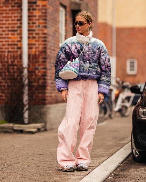 Emilie Sindlev, Printed Puffer Jacket, Thrift Aesthetic, Emili Sindlev, Track Sneakers, Stockholm Fashion Week, Puffer Jacket Outfit, Fashion Trend Forecast, Color Trends Fashion