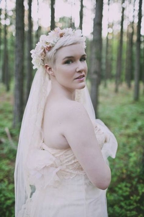 20 Pixie Bride, Hairstyles Pics, Pixie Wedding Hair, Short Bridal Hair, Short Hair Bride, Bridal Hair Veil, Short Hair Images, Wedding Hairstyles Bride, Wedding Hairstyles With Veil