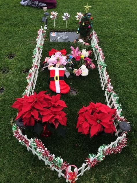 Christmas decorations 2014 Graveyard Christmas Decorations, Christmas Tombstone Decorations, Cemetery Decorations Christmas, Christmas Grave Decorations Cemetery, Christmas Cemetery Decorations Ideas, Christmas Grave Decorations, Graveside Decorations, Grave Ideas, Grave Design